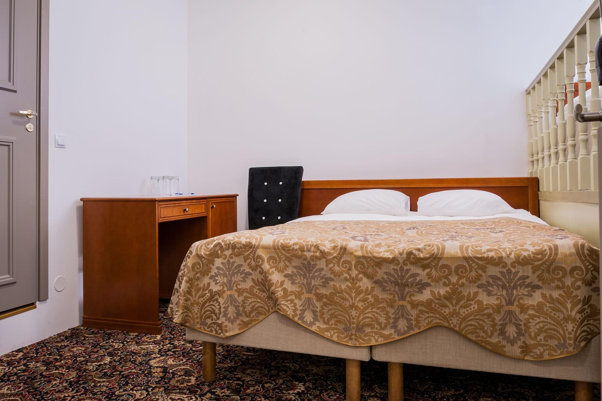 ทรี คราวน์ เรสซิเดนท์ Hotel ทาลลินน์ ภายนอก รูปภาพ