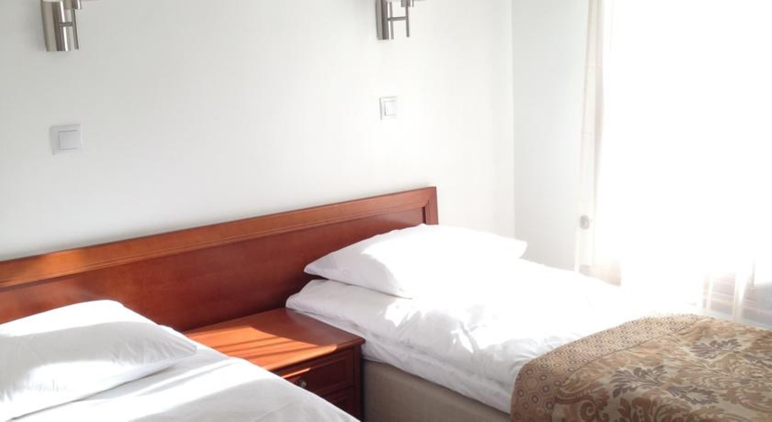 ทรี คราวน์ เรสซิเดนท์ Hotel ทาลลินน์ ภายนอก รูปภาพ