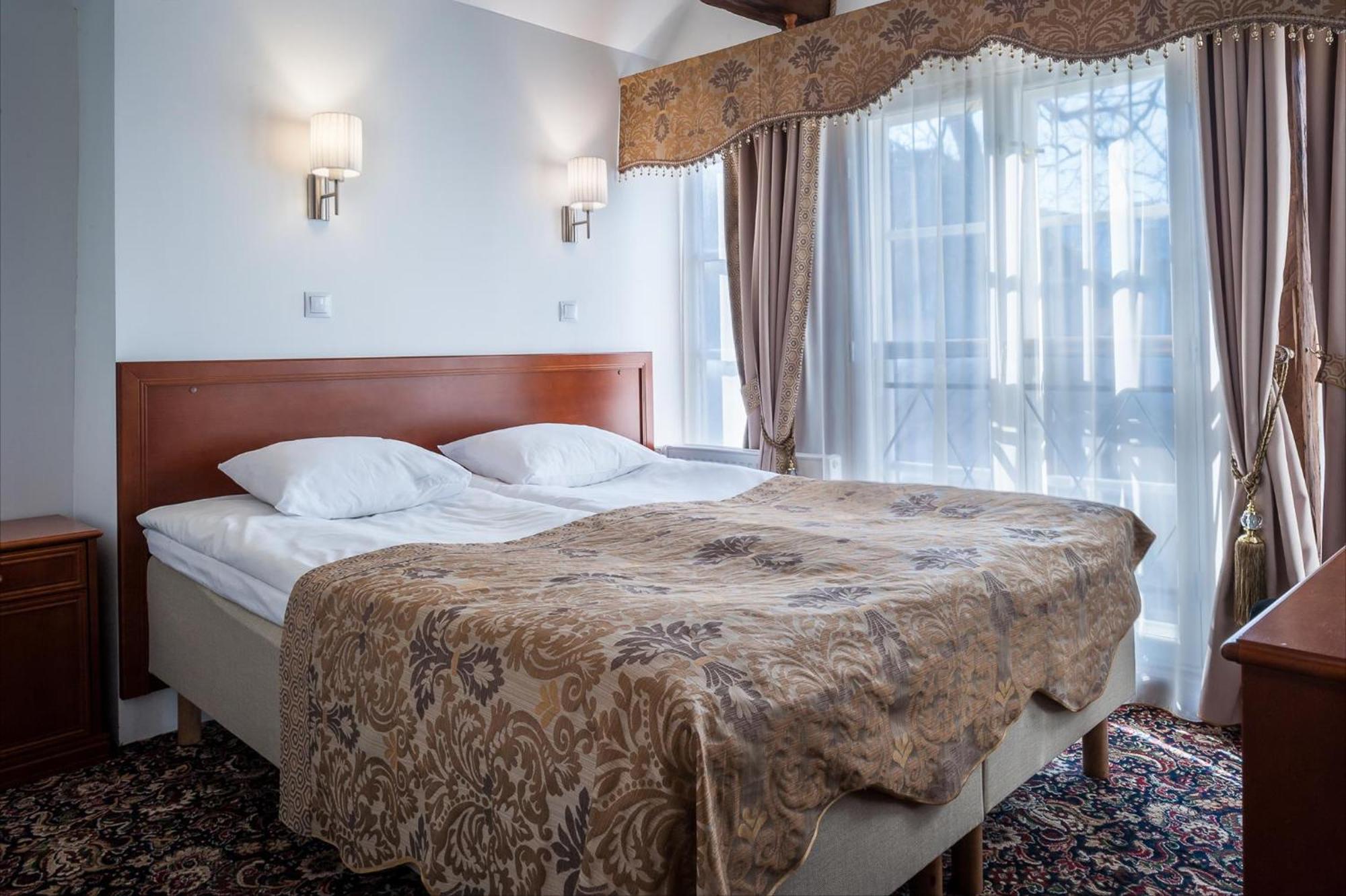 ทรี คราวน์ เรสซิเดนท์ Hotel ทาลลินน์ ภายนอก รูปภาพ