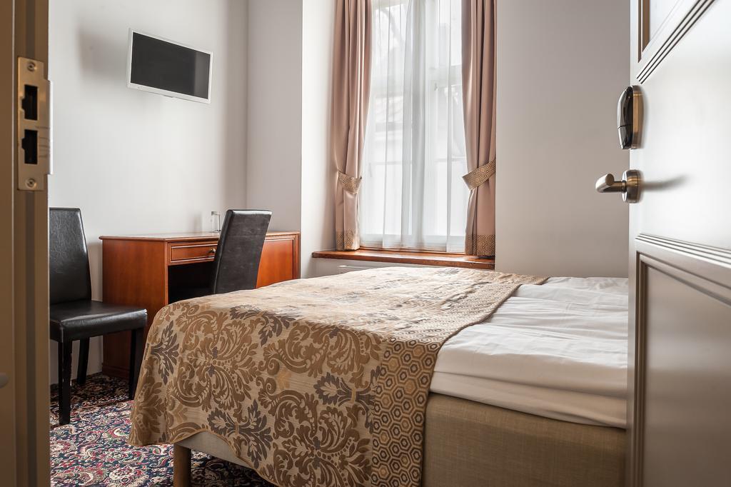 ทรี คราวน์ เรสซิเดนท์ Hotel ทาลลินน์ ภายนอก รูปภาพ