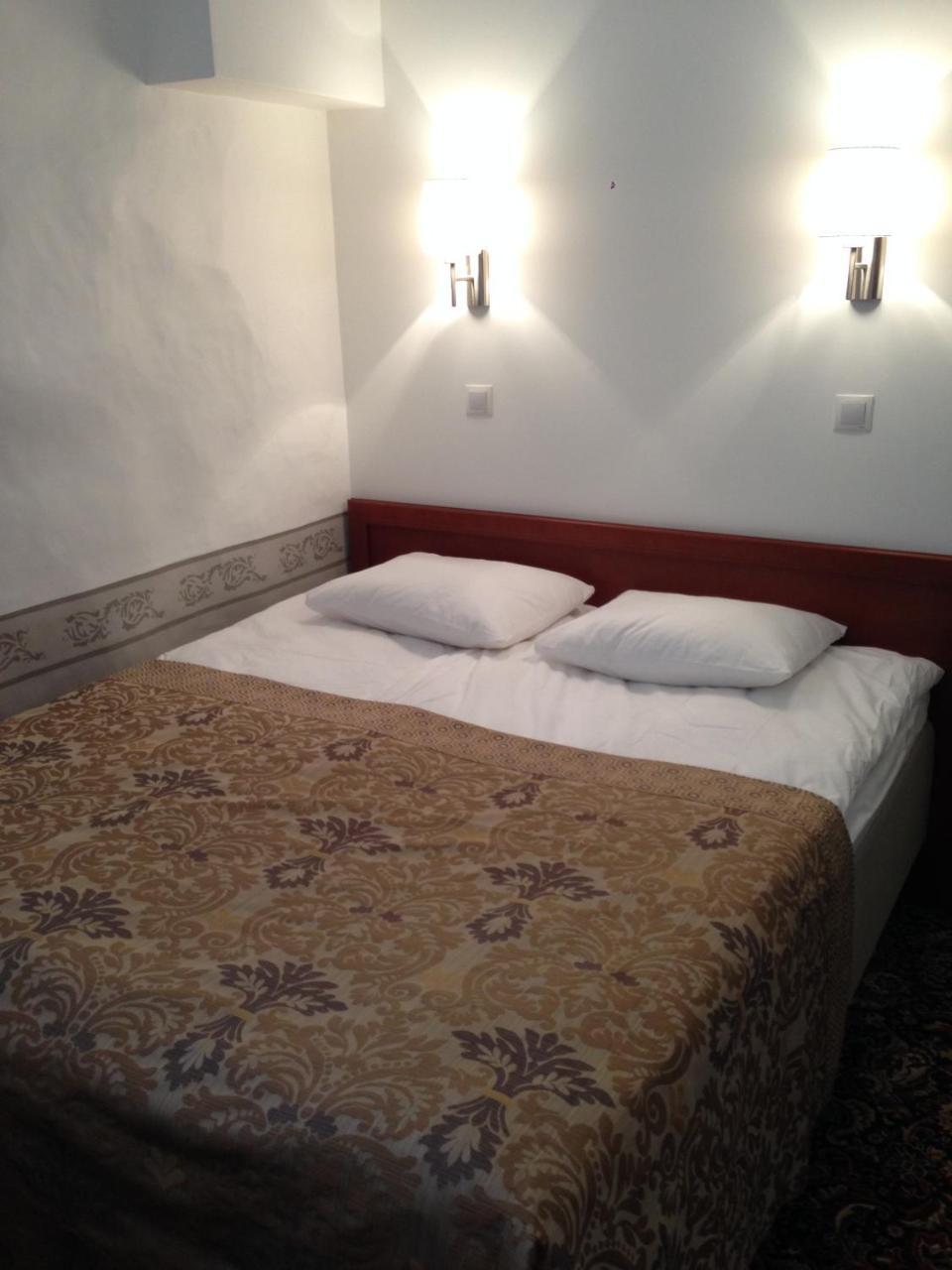 ทรี คราวน์ เรสซิเดนท์ Hotel ทาลลินน์ ภายนอก รูปภาพ