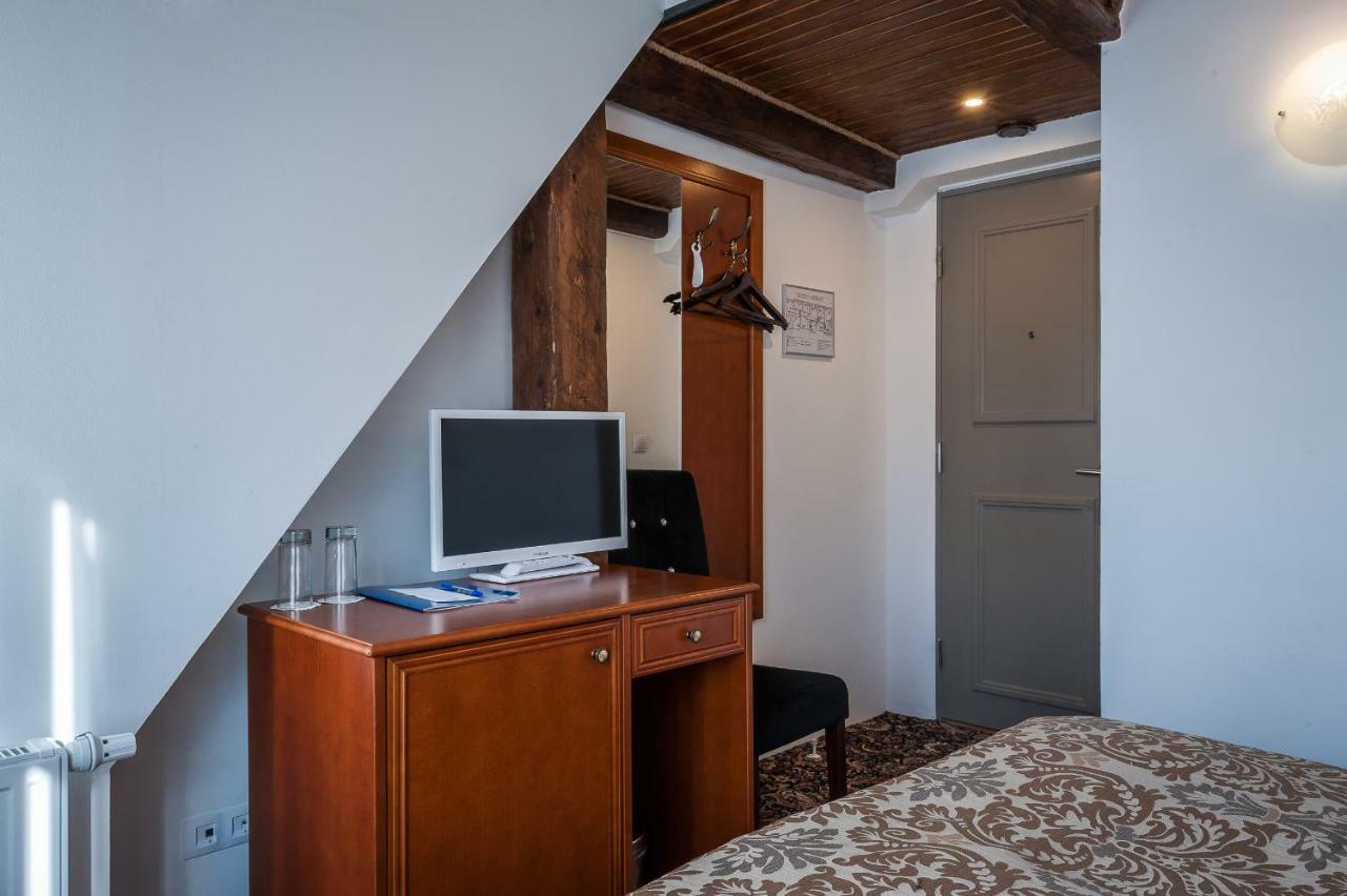 ทรี คราวน์ เรสซิเดนท์ Hotel ทาลลินน์ ภายนอก รูปภาพ